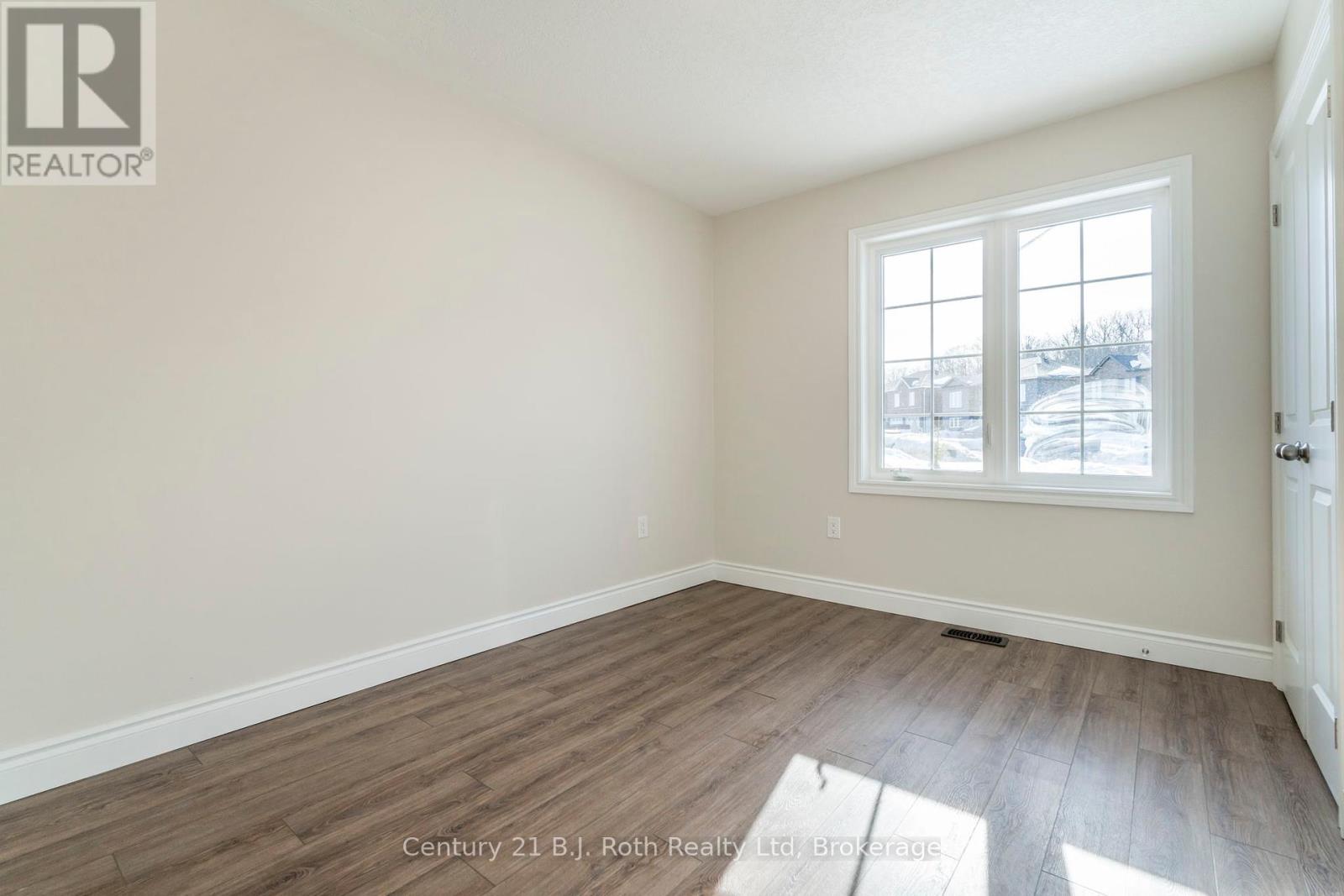 52 Hunter Avenue, Tay, Ontario  L0K 2A0 - Photo 38 - S12041713