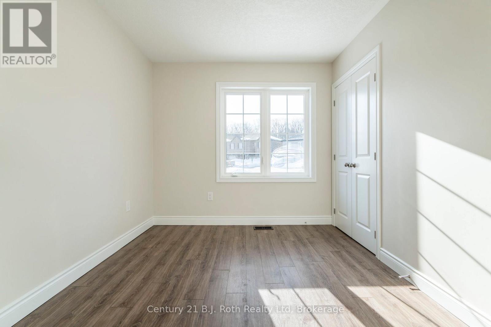 52 Hunter Avenue, Tay, Ontario  L0K 2A0 - Photo 39 - S12041713