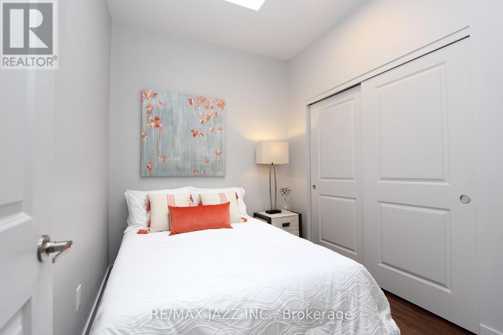 207 - 14 1/2 King Street E, Oshawa, Ontario  L1H 1A9 - Photo 13 - E12083262