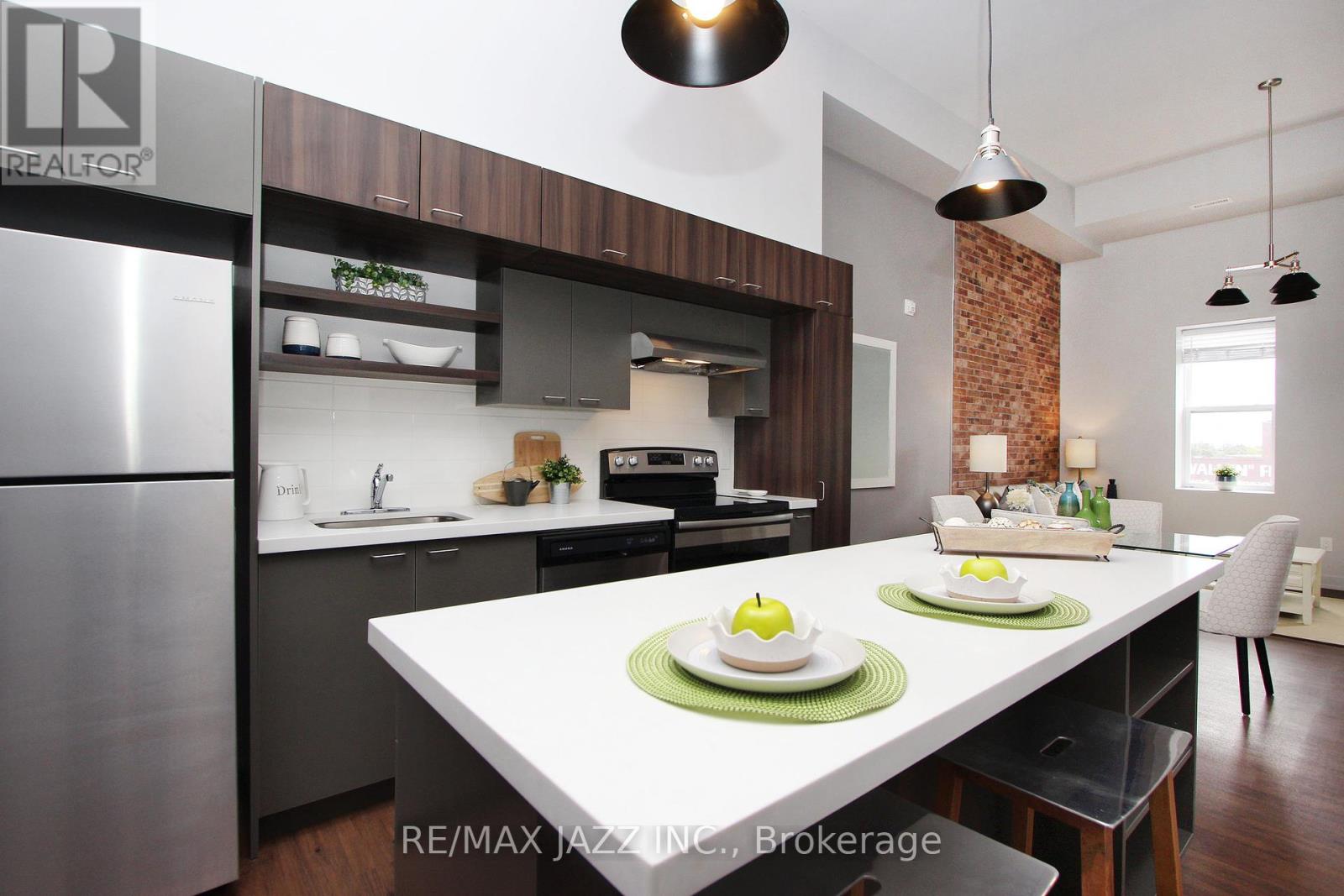 207 - 14 1/2 King Street E, Oshawa, Ontario  L1H 1A9 - Photo 4 - E12083262