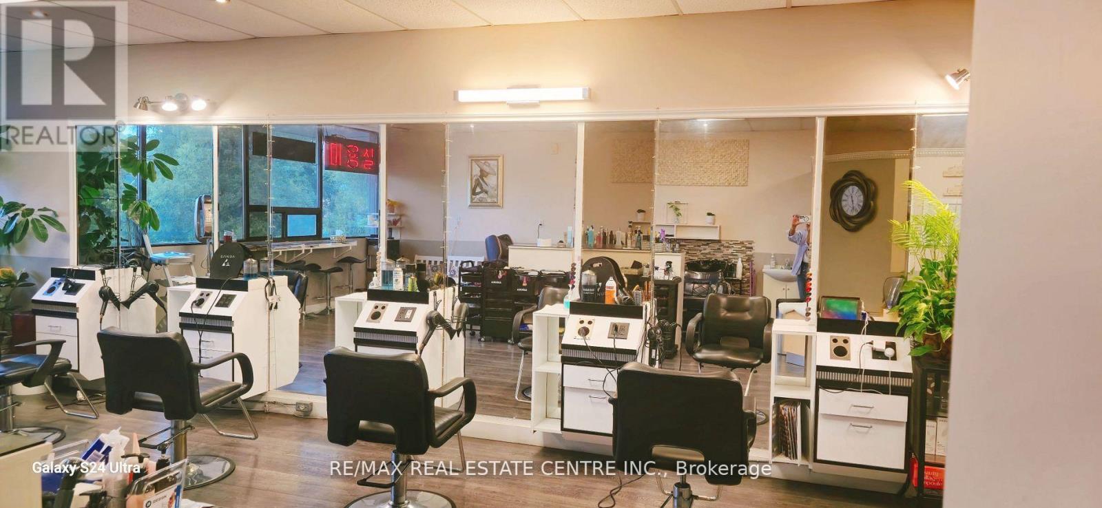 206 - 333 Dundas Street E, Mississauga, Ontario  L5B 1J3 - Photo 7 - W12083002