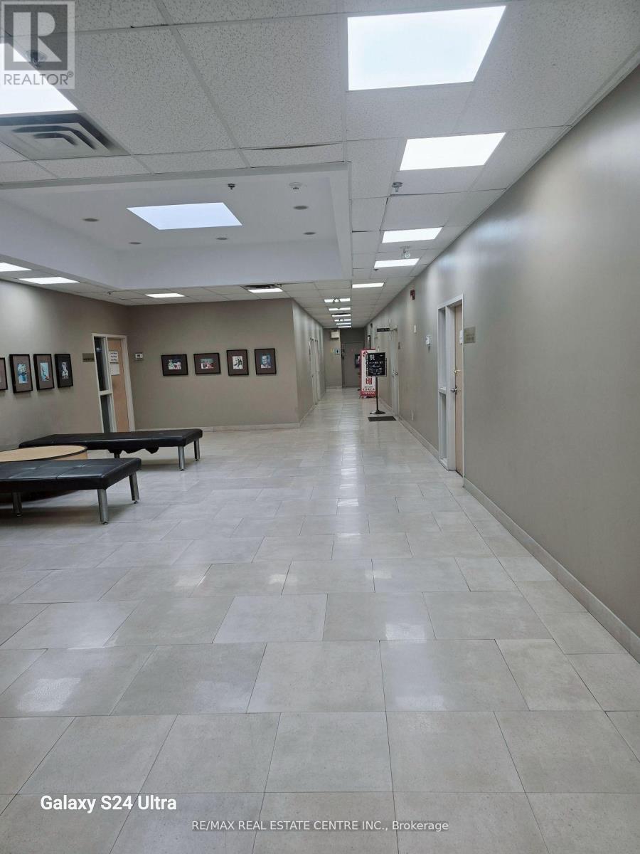 206 - 333 Dundas Street E, Mississauga, Ontario  L5B 1J3 - Photo 9 - W12083002