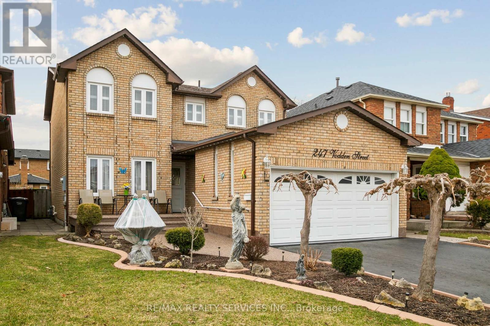 247 Vodden Street W, Brampton, Ontario  L6X 2X7 - Photo 3 - W12083155
