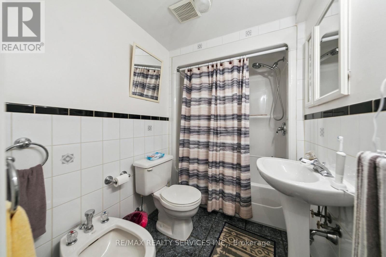 247 Vodden Street W, Brampton, Ontario  L6X 2X7 - Photo 44 - W12083155