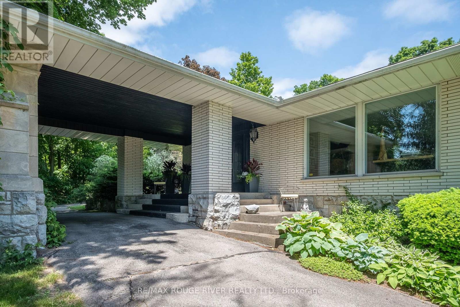 Property at 7 SUNRISE COURT image 4