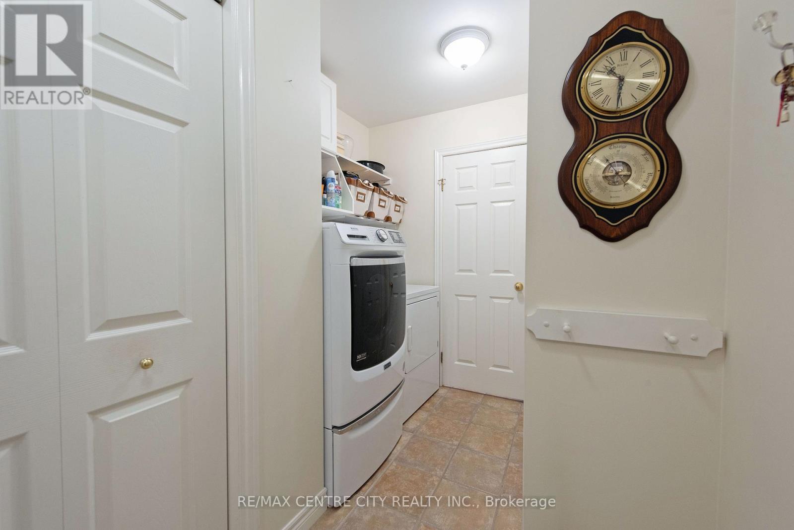 Photo 7 of 49 for 568 Wellington Street