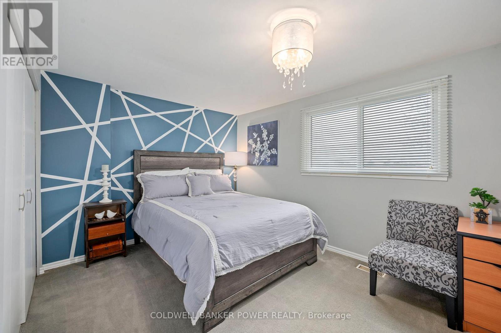 Photo 18 of 26 for 821 Southdale Road E