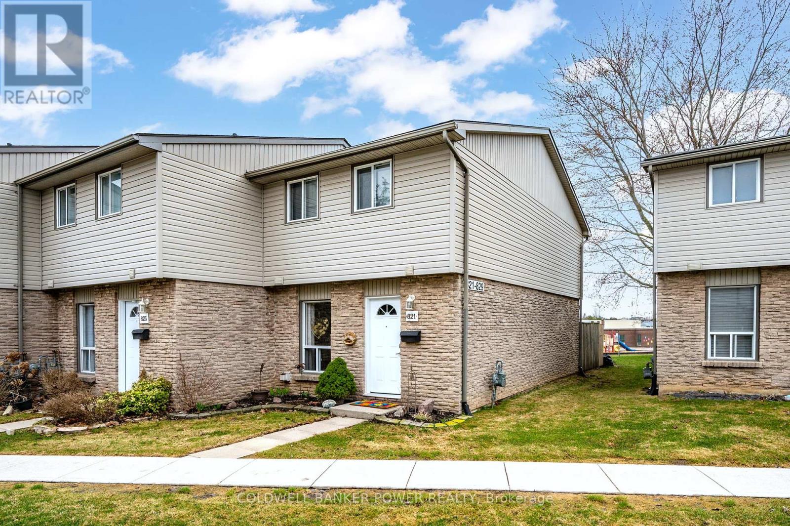 Photo 2 of 26 for 821 Southdale Road E