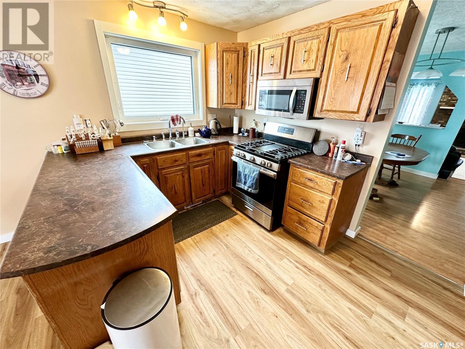 706 Dieppe Drive, Weyburn, Saskatchewan  S4H 3G8 - Photo 3 - SK999407
