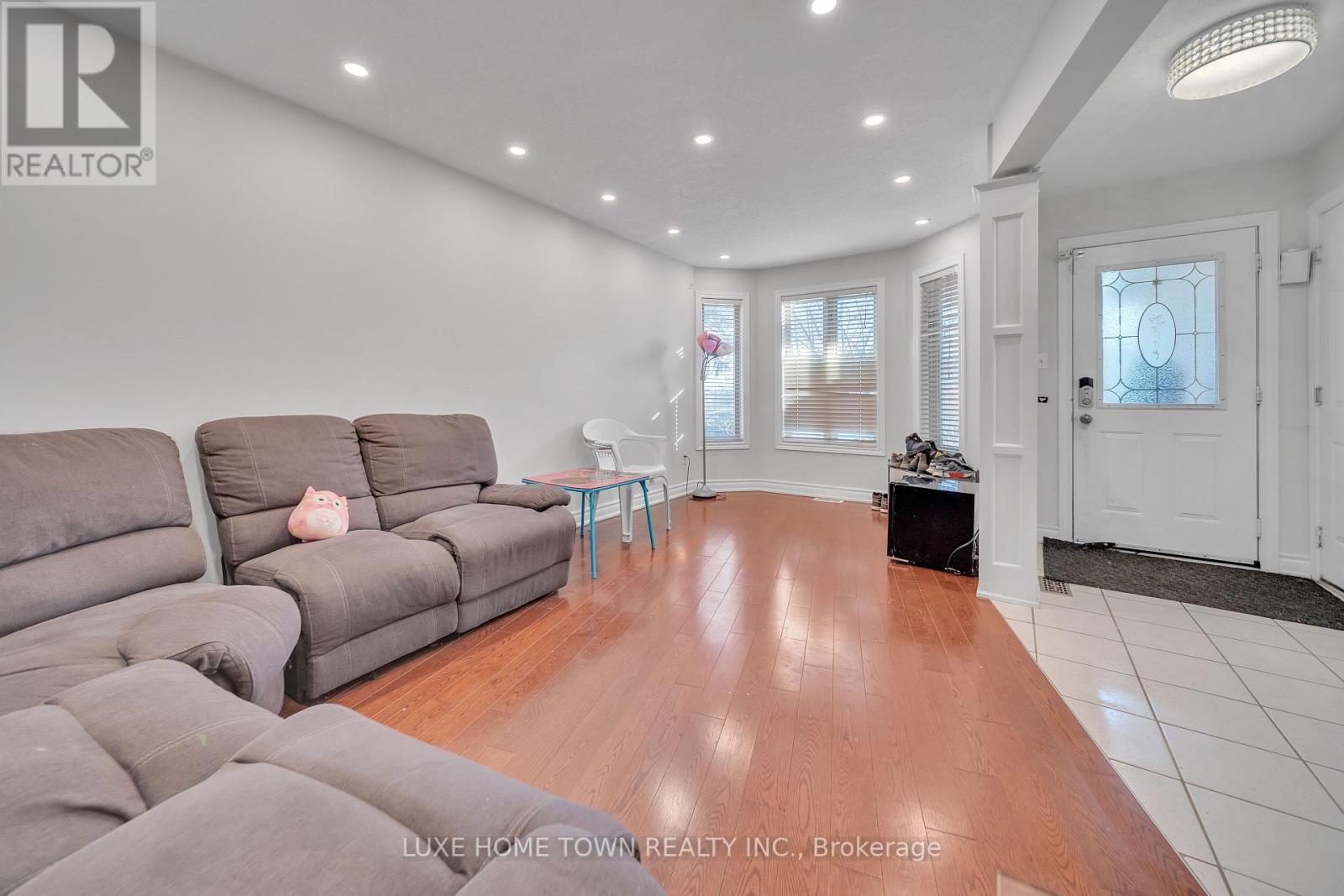 163 Stone Church Road E, Hamilton, Ontario  L9B 1A8 - Photo 10 - X12083049
