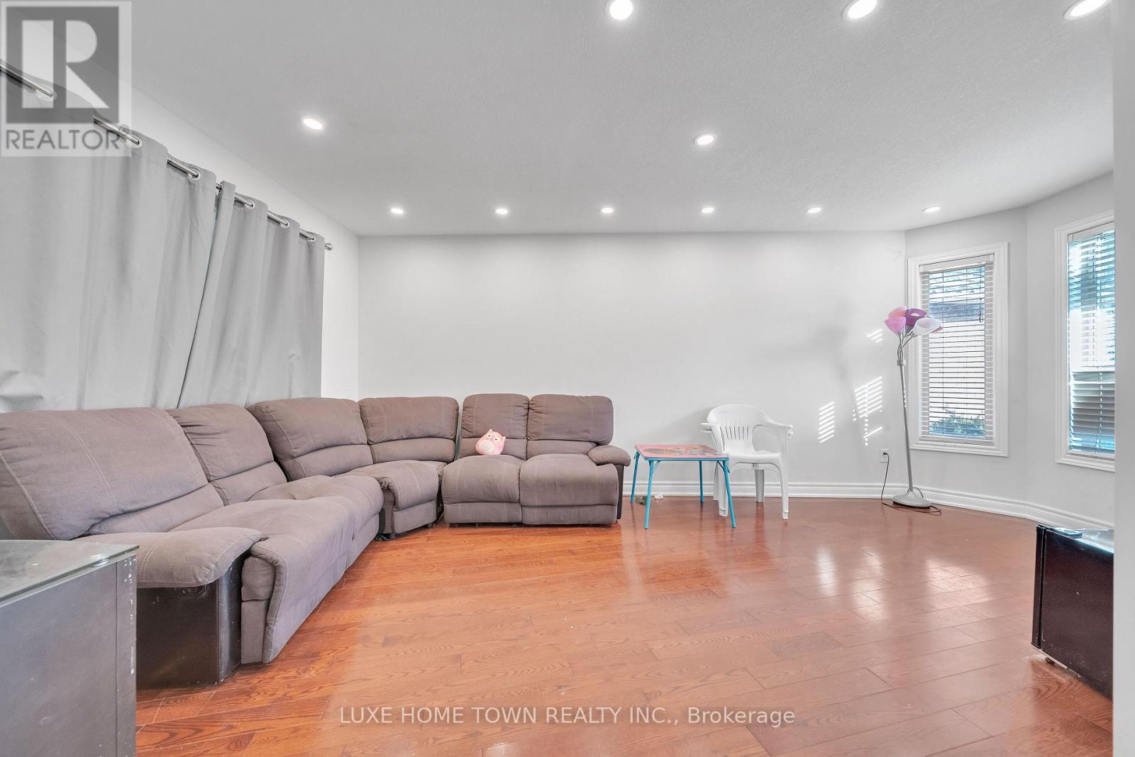 163 Stone Church Road E, Hamilton, Ontario  L9B 1A8 - Photo 11 - X12083049