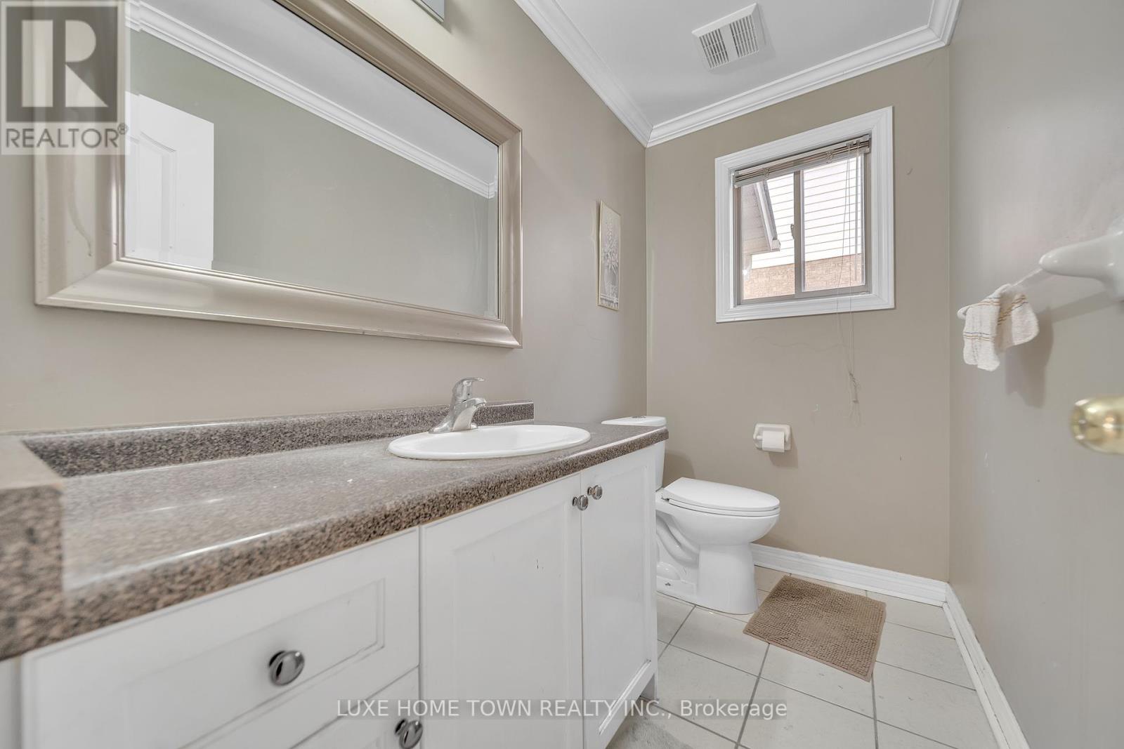 163 Stone Church Road E, Hamilton, Ontario  L9B 1A8 - Photo 24 - X12083049
