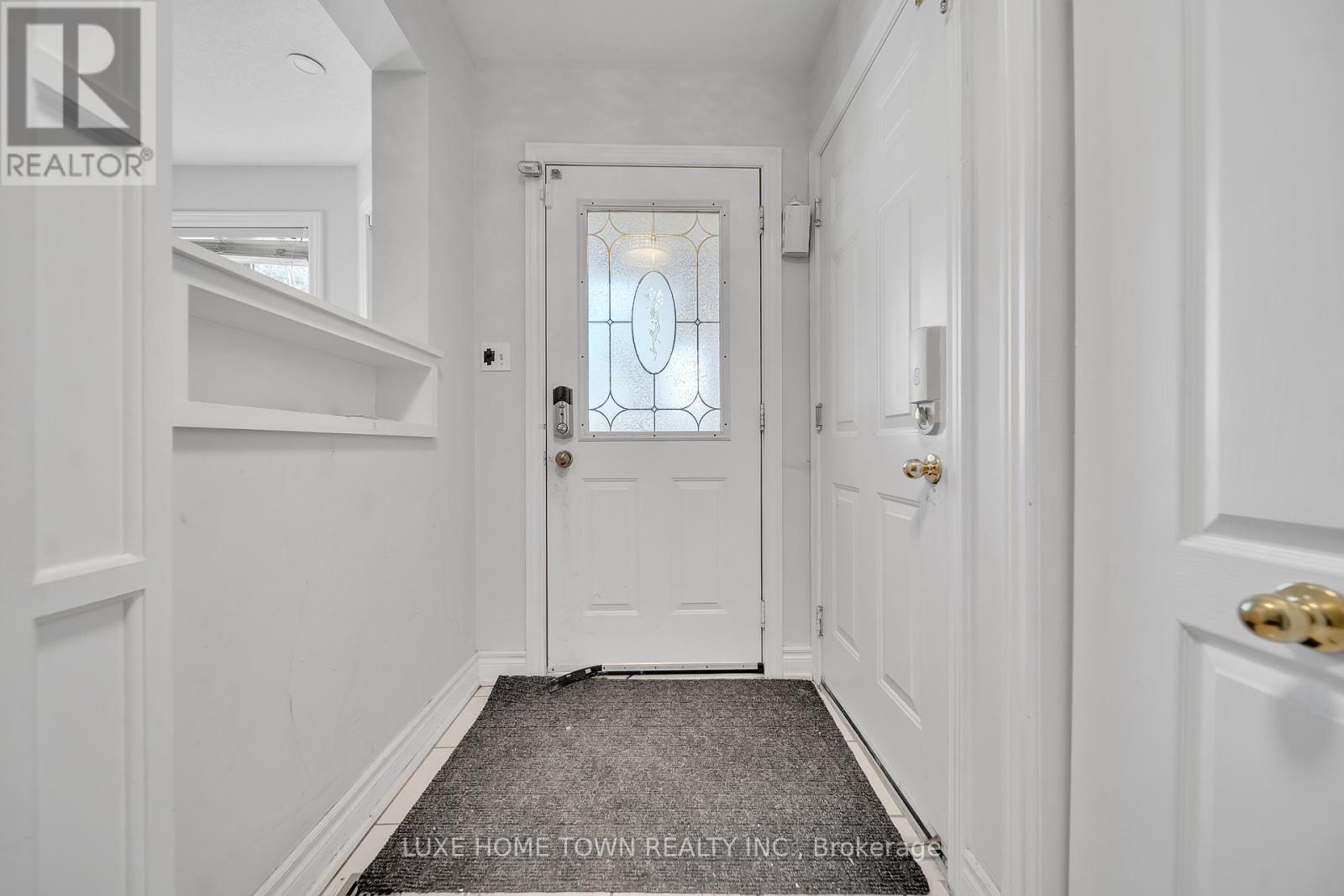 163 Stone Church Road E, Hamilton, Ontario  L9B 1A8 - Photo 4 - X12083049