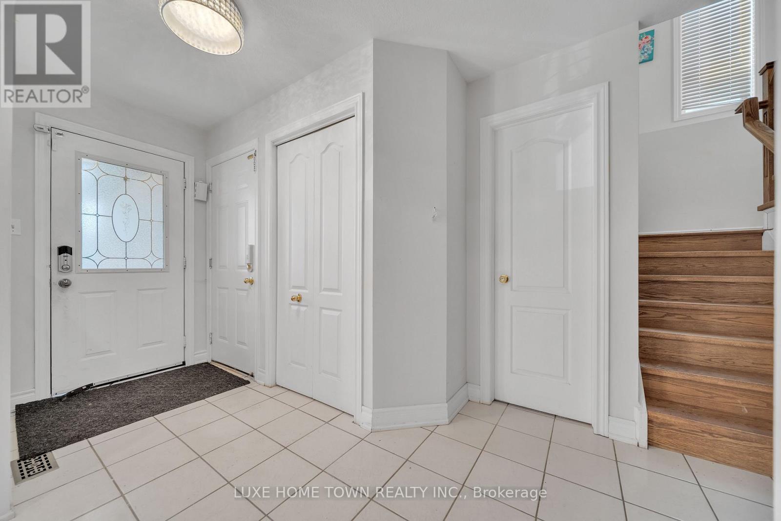 163 Stone Church Road E, Hamilton, Ontario  L9B 1A8 - Photo 5 - X12083049