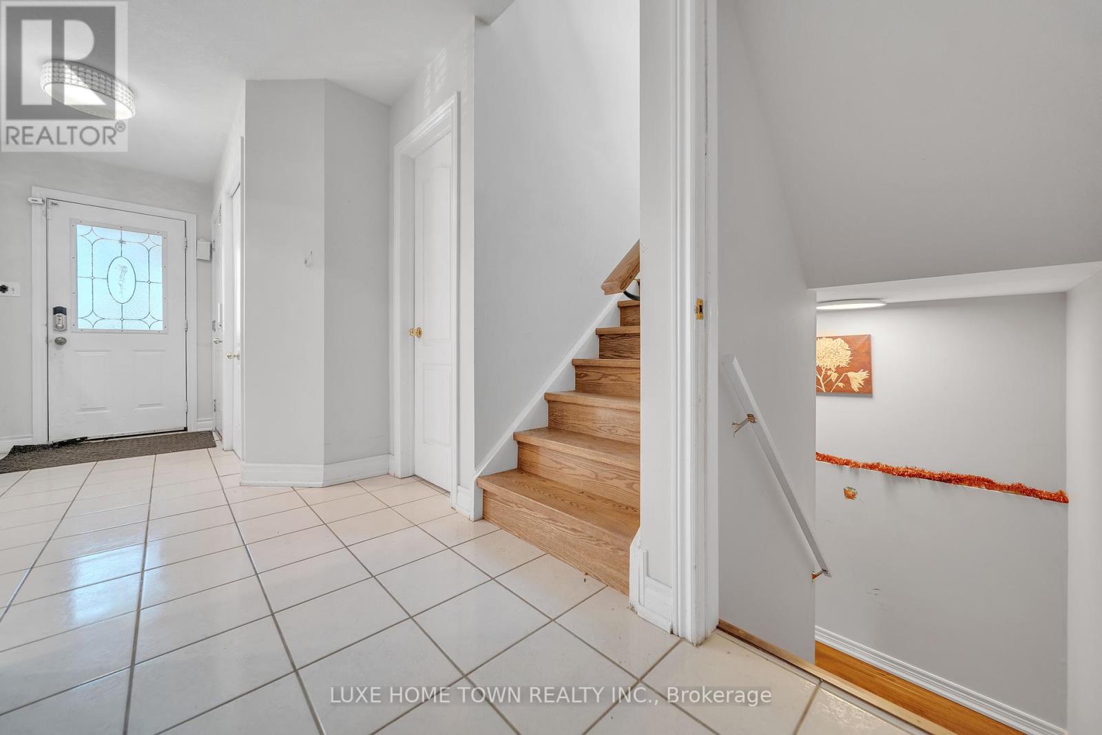 163 Stone Church Road E, Hamilton, Ontario  L9B 1A8 - Photo 6 - X12083049
