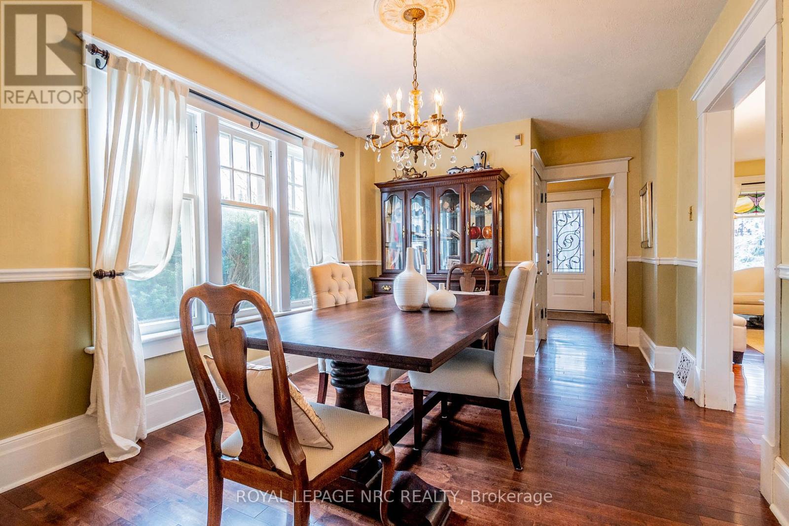 6107 Barker Street, Niagara Falls, Ontario  L2G 1Y5 - Photo 12 - X12083240