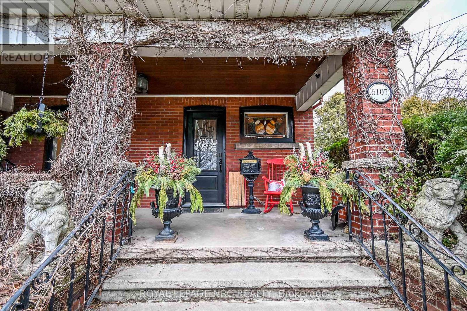 6107 Barker Street, Niagara Falls, Ontario  L2G 1Y5 - Photo 2 - X12083240