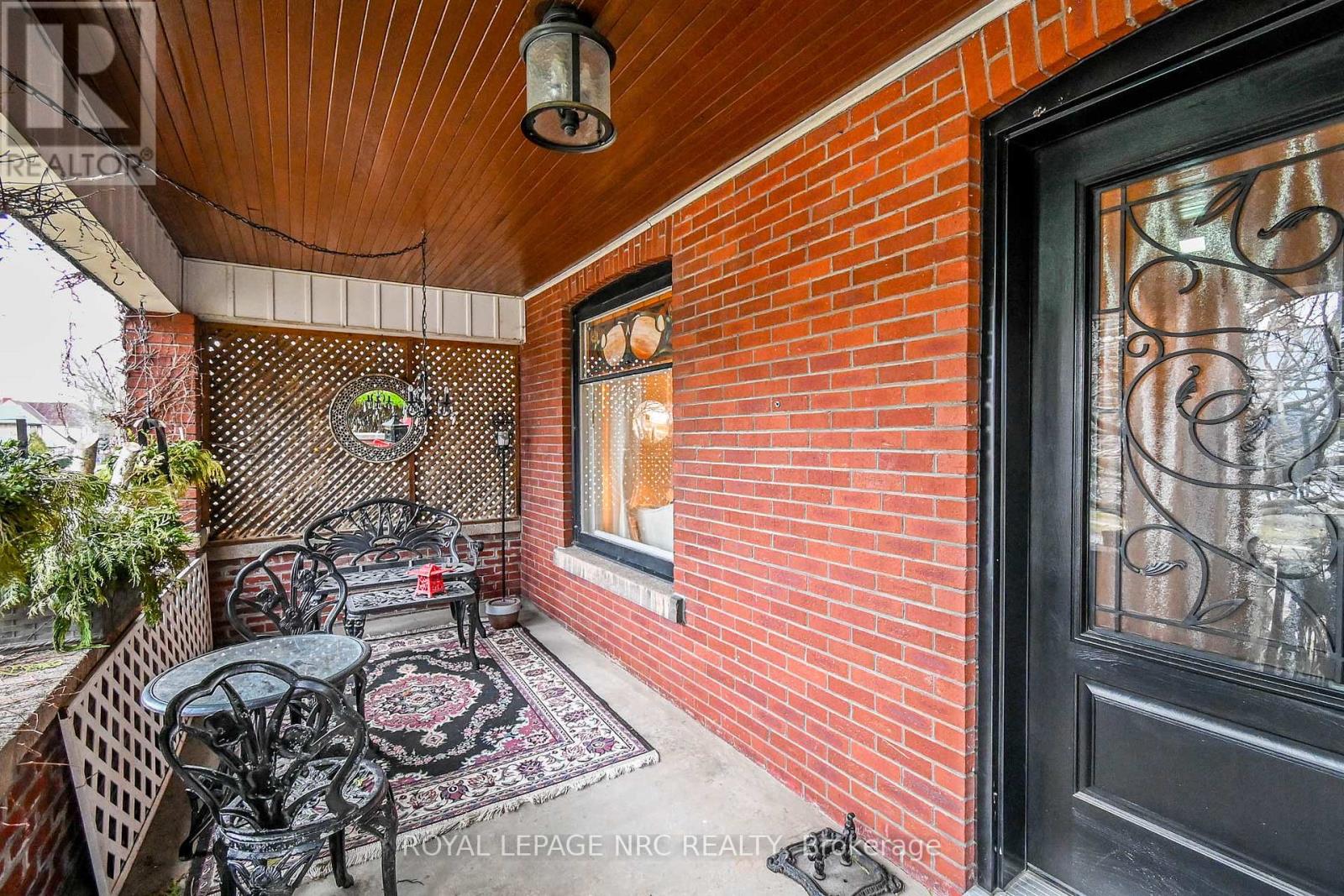 6107 Barker Street, Niagara Falls, Ontario  L2G 1Y5 - Photo 3 - X12083240