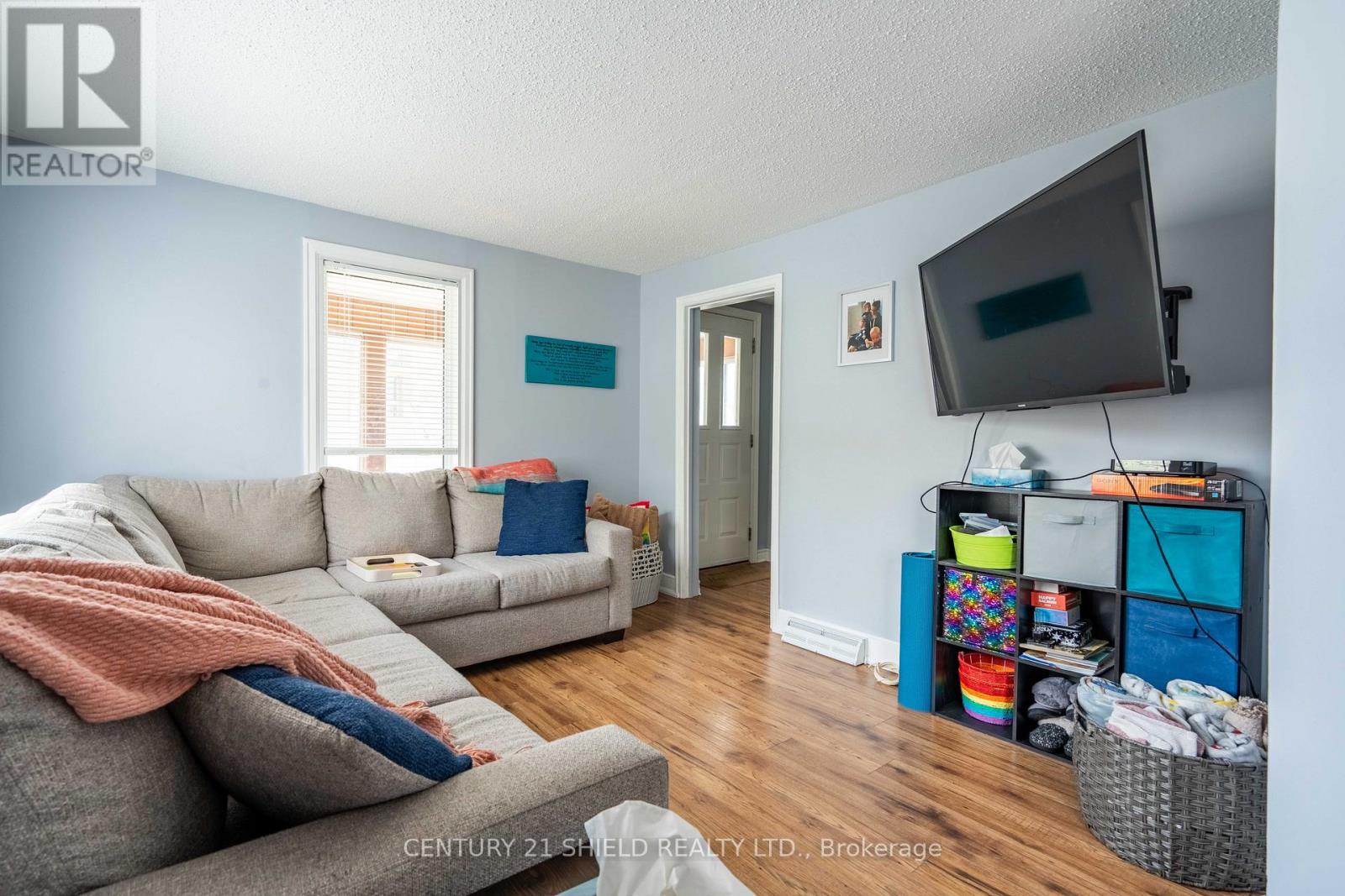 Property at 31 5TH STREET W image 3