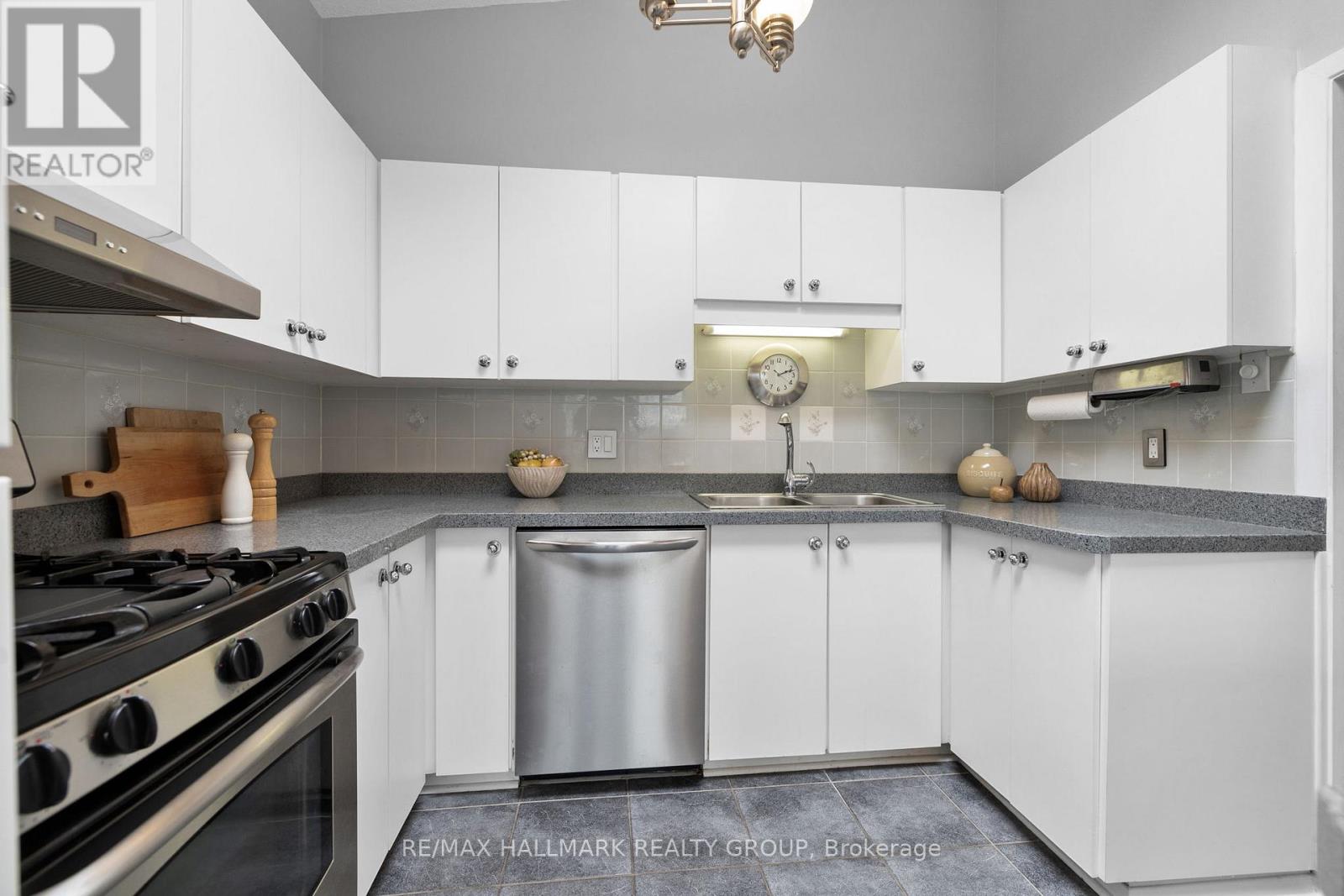 664 Glenhurst Crescent, Ottawa, Ontario  K1J 7B7 - Photo 17 - X12083192