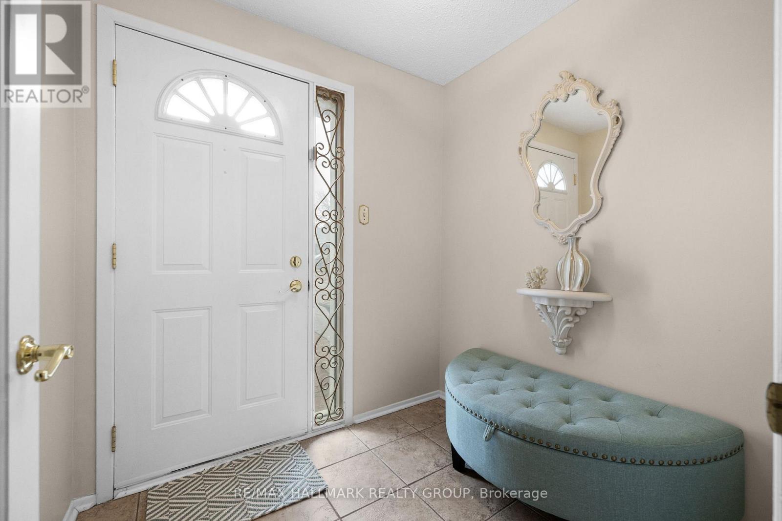 664 Glenhurst Crescent, Ottawa, Ontario  K1J 7B7 - Photo 4 - X12083192