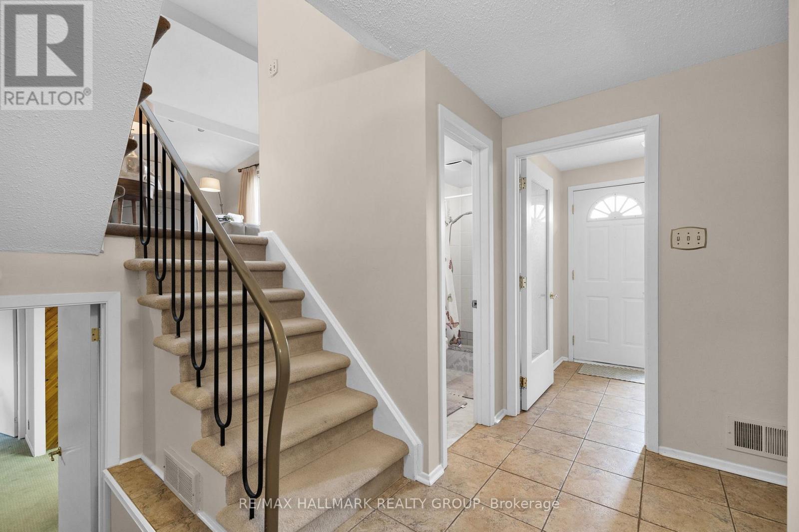 664 Glenhurst Crescent, Ottawa, Ontario  K1J 7B7 - Photo 6 - X12083192