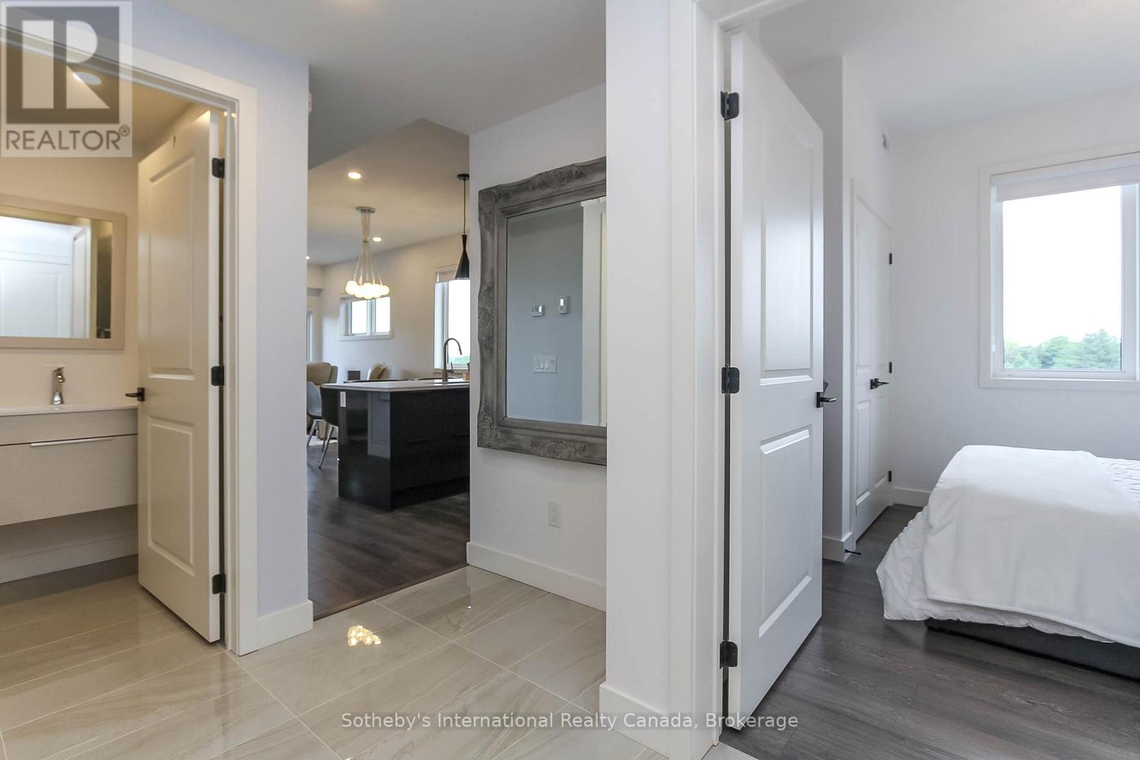 402 - 16 Beckwith Lane, Blue Mountains, Ontario  L9Y 2X5 - Photo 4 - X12083316