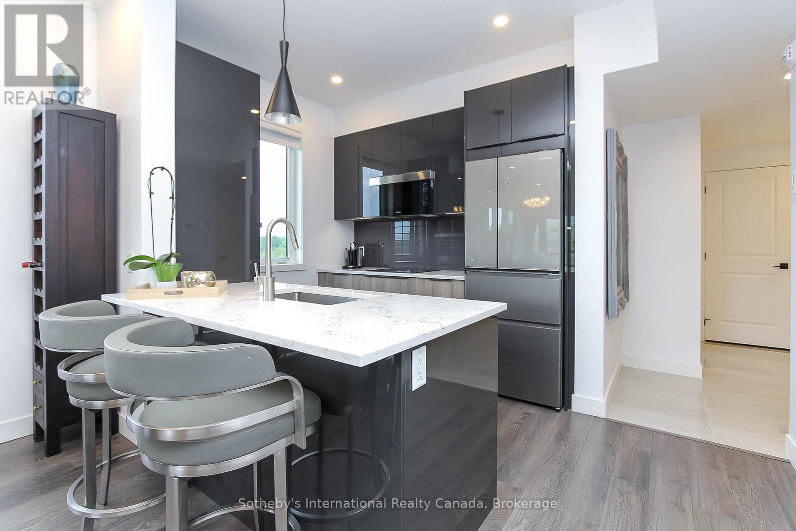 402 - 16 Beckwith Lane, Blue Mountains, Ontario  L9Y 2X5 - Photo 6 - X12083316