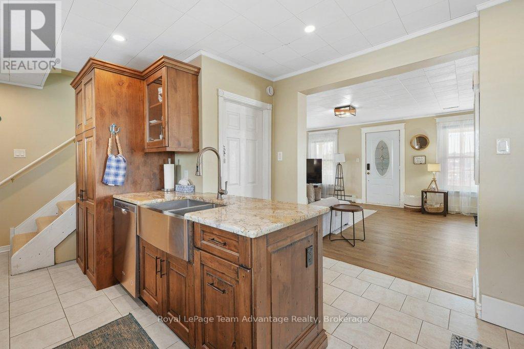 3 Gibson Street, Parry Sound, Ontario  P2A 1W5 - Photo 11 - X12083388