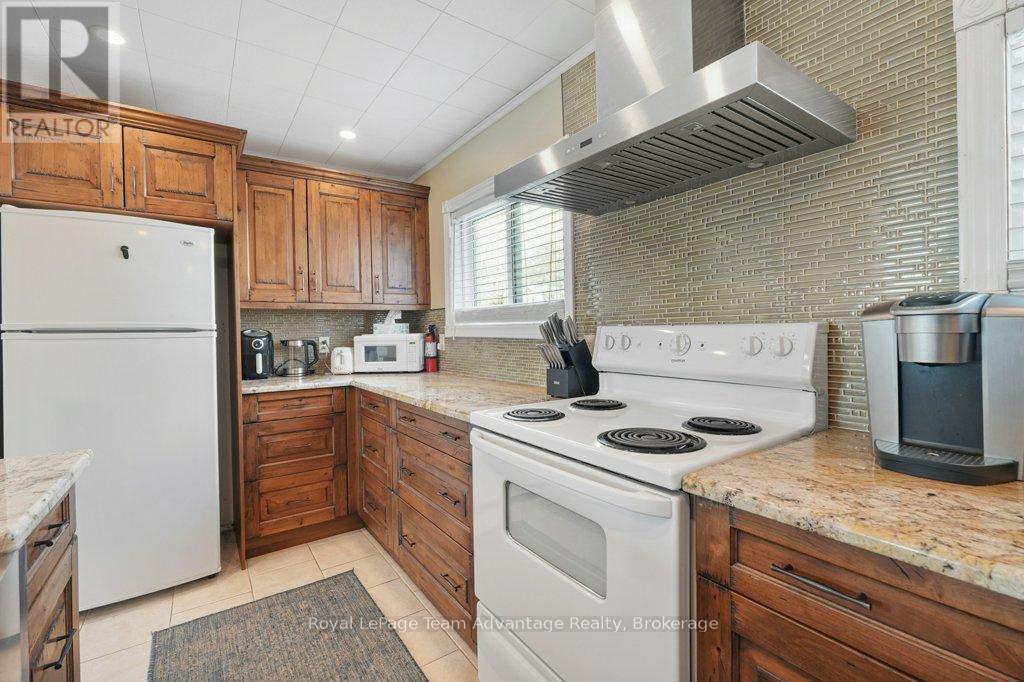 3 Gibson Street, Parry Sound, Ontario  P2A 1W5 - Photo 14 - X12083388