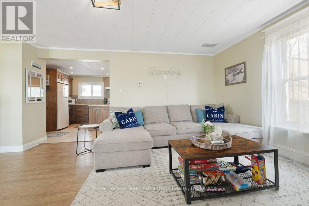 3 Gibson Street, Parry Sound, Ontario  P2A 1W5 - Photo 17 - X12083388