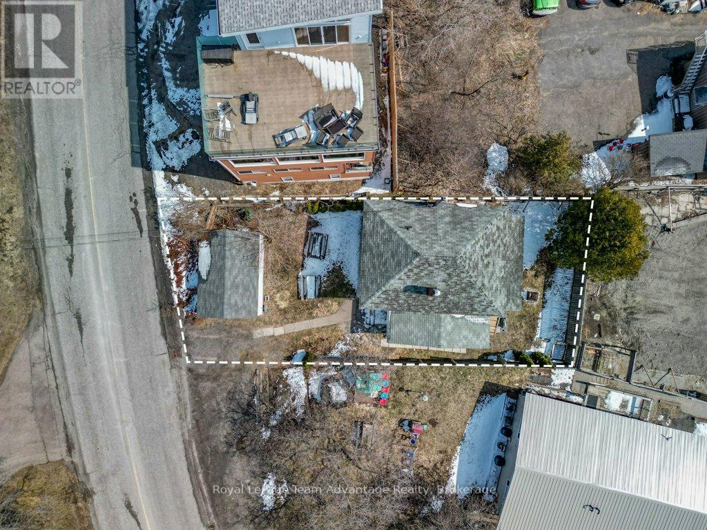 3 Gibson Street, Parry Sound, Ontario  P2A 1W5 - Photo 2 - X12083388