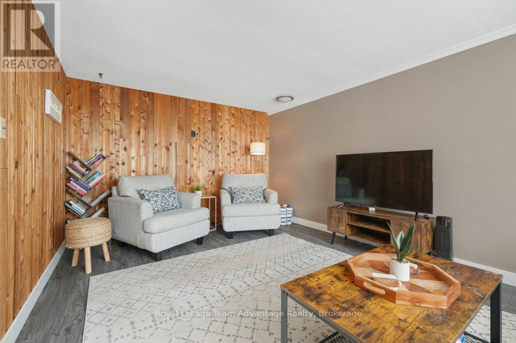 2 Belvedere Avenue, Parry Sound, Ontario  P2A 1Z9 - Photo 16 - X12083425