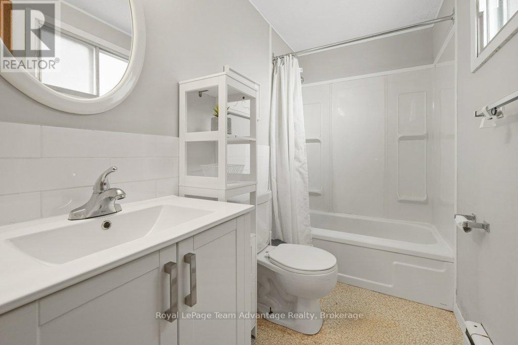 2 Belvedere Avenue, Parry Sound, Ontario  P2A 1Z9 - Photo 18 - X12083425