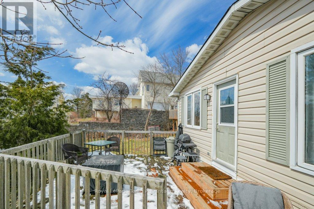 2 Belvedere Avenue, Parry Sound, Ontario  P2A 1Z9 - Photo 2 - X12083425