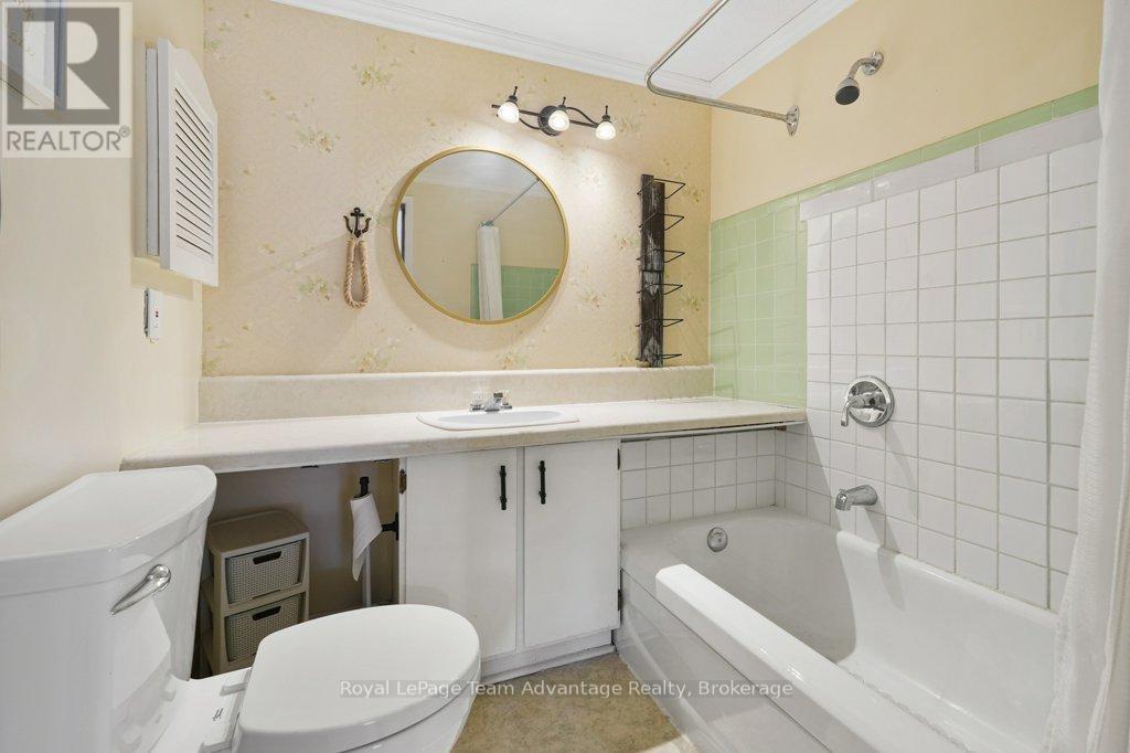 2 Belvedere Avenue, Parry Sound, Ontario  P2A 1Z9 - Photo 22 - X12083425