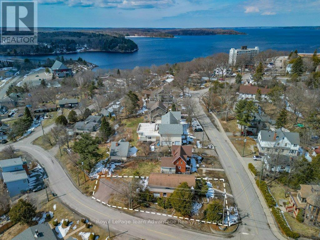 2 Belvedere Avenue, Parry Sound, Ontario  P2A 1Z9 - Photo 36 - X12083425