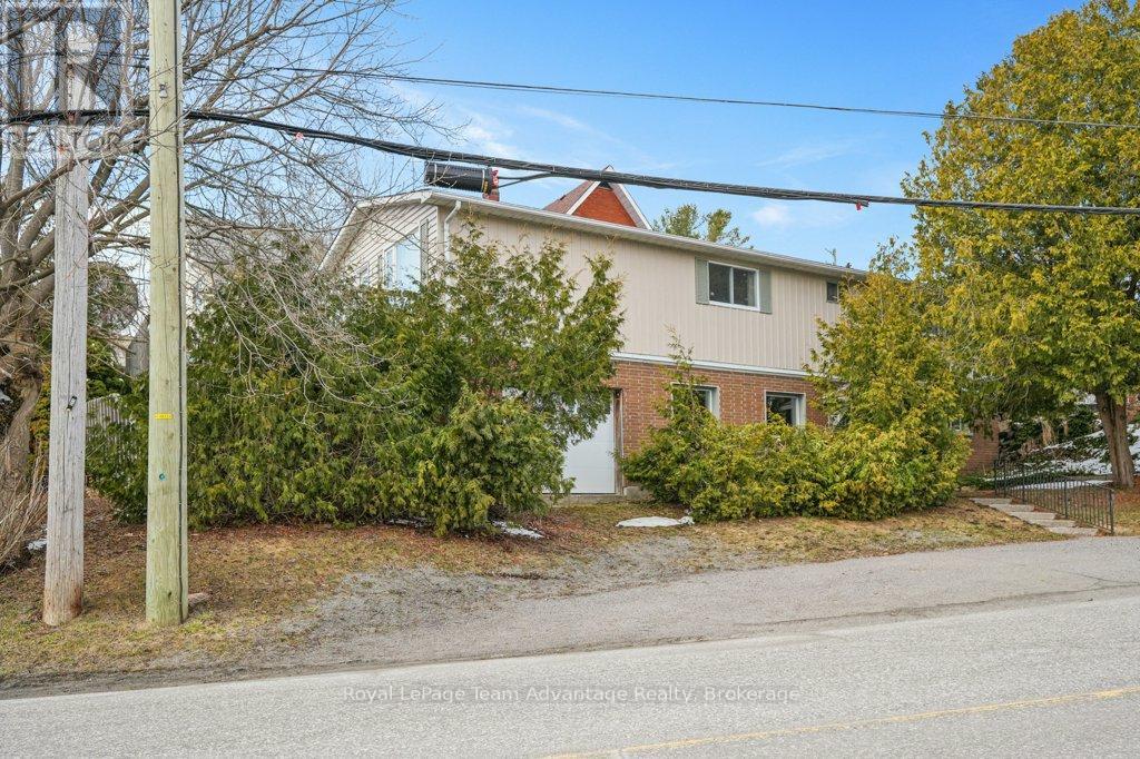 2 Belvedere Avenue, Parry Sound, Ontario  P2A 1Z9 - Photo 6 - X12083425