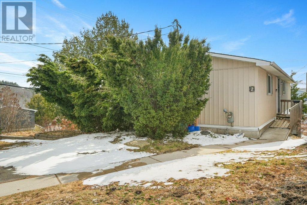 2 Belvedere Avenue, Parry Sound, Ontario  P2A 1Z9 - Photo 7 - X12083425