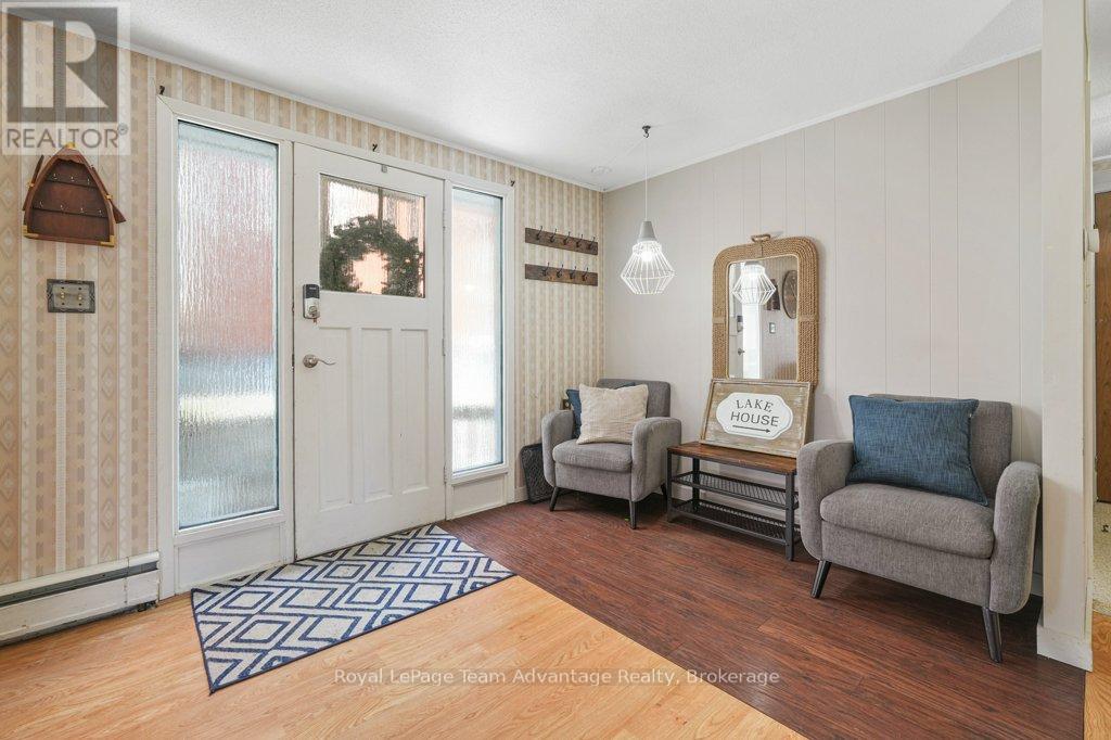 2 Belvedere Avenue, Parry Sound, Ontario  P2A 1Z9 - Photo 8 - X12083425