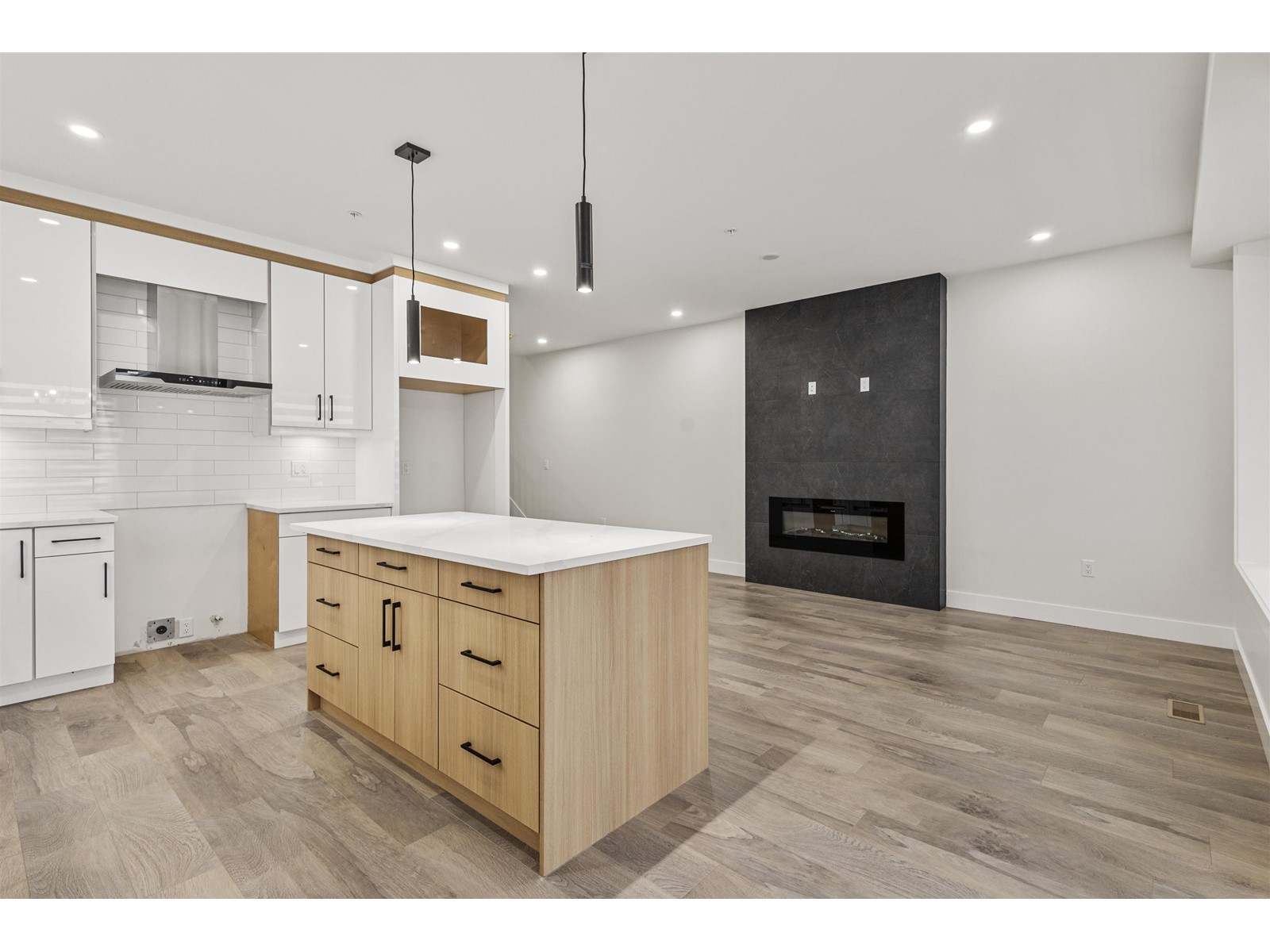32547 Higginbottom Court, Mission, British Columbia  V2V 2T7 - Photo 6 - R2989791