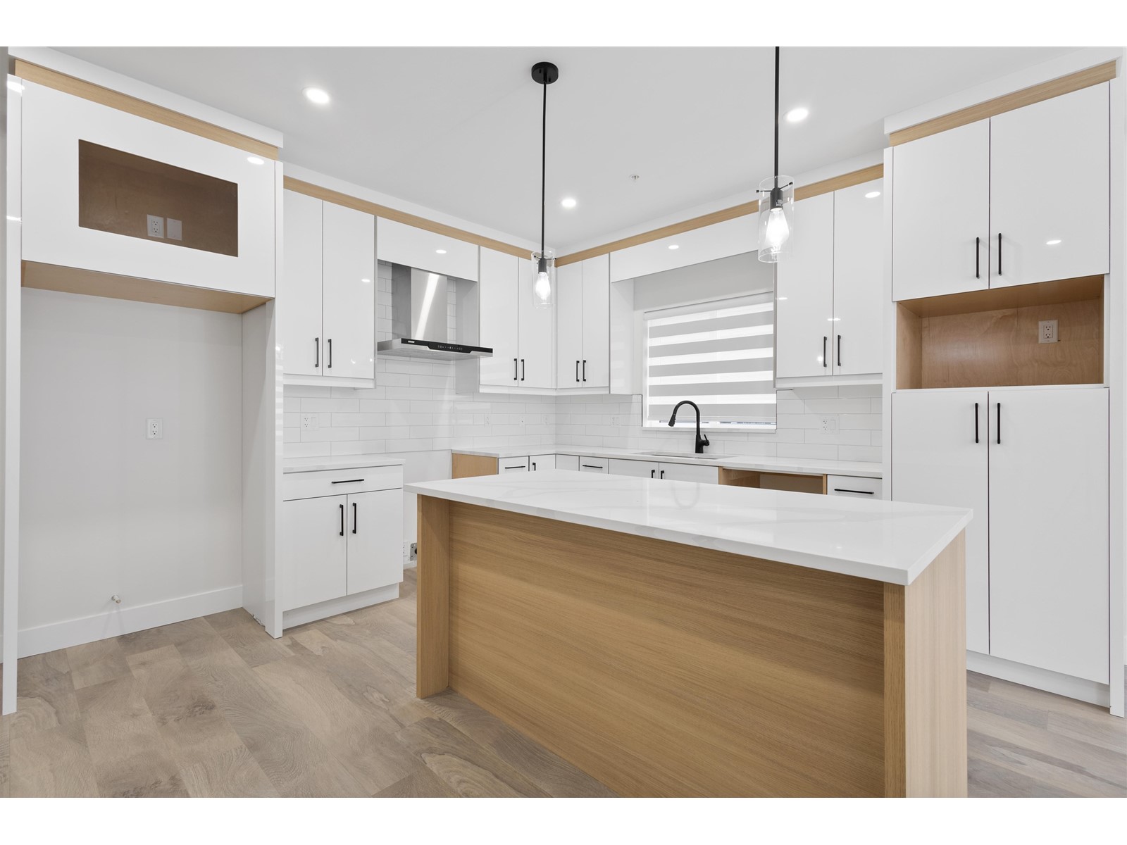 32545 Higginbottom Court, Mission, British Columbia  V2V 2T7 - Photo 8 - R2989796