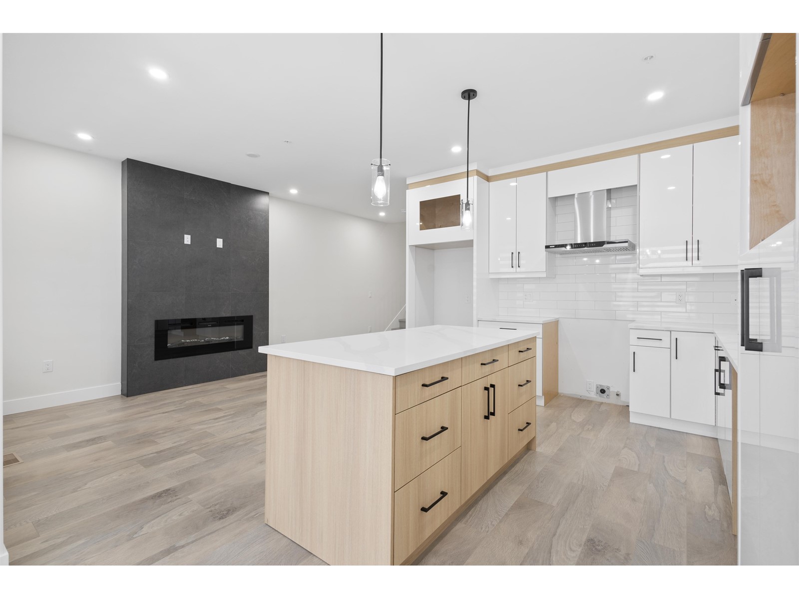 32545 Higginbottom Court, Mission, British Columbia  V2V 2T7 - Photo 10 - R2989796
