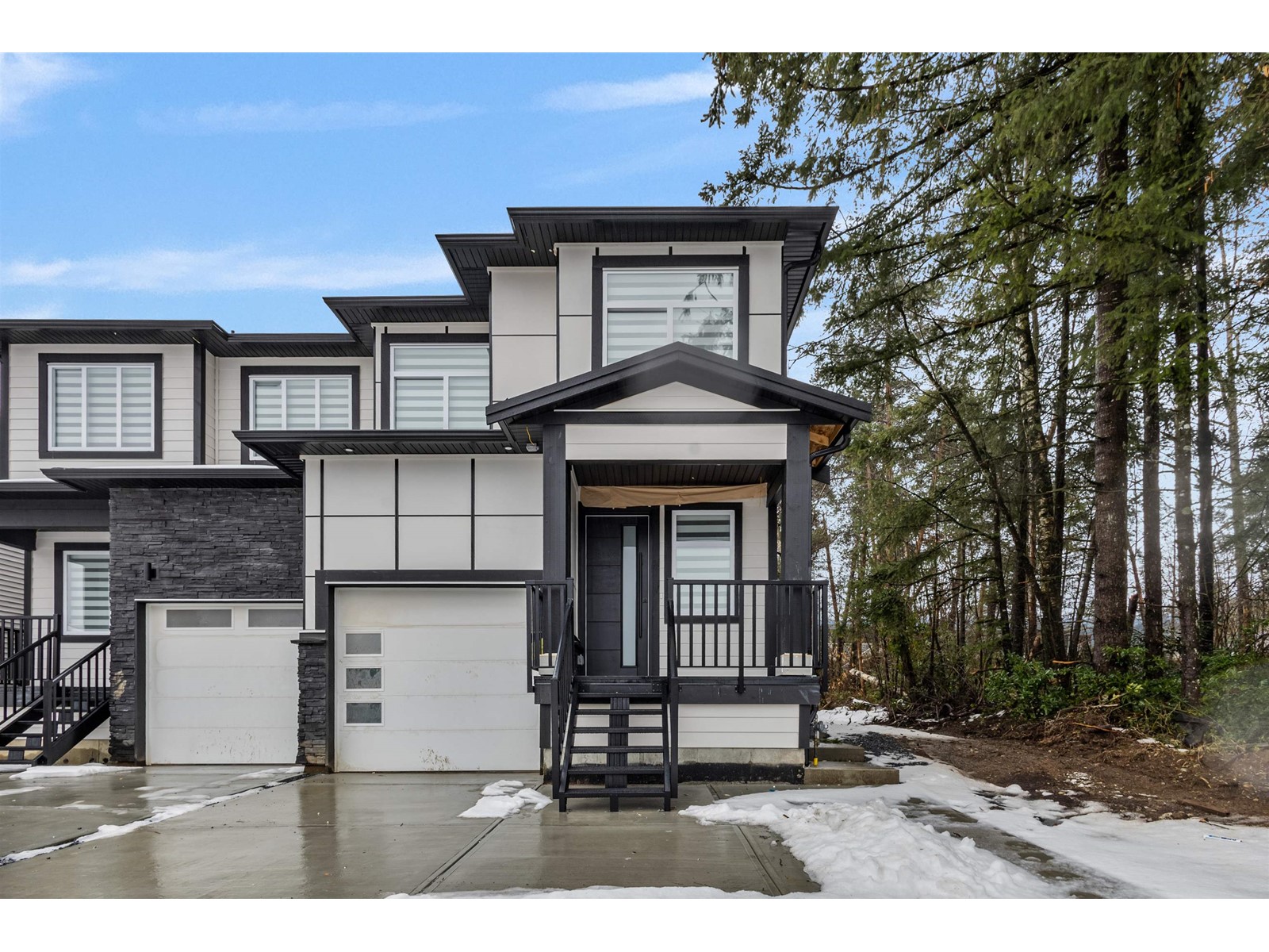 32504 Higginbottom Court, Mission, British Columbia  V2V 2T7 - Photo 2 - R2989798