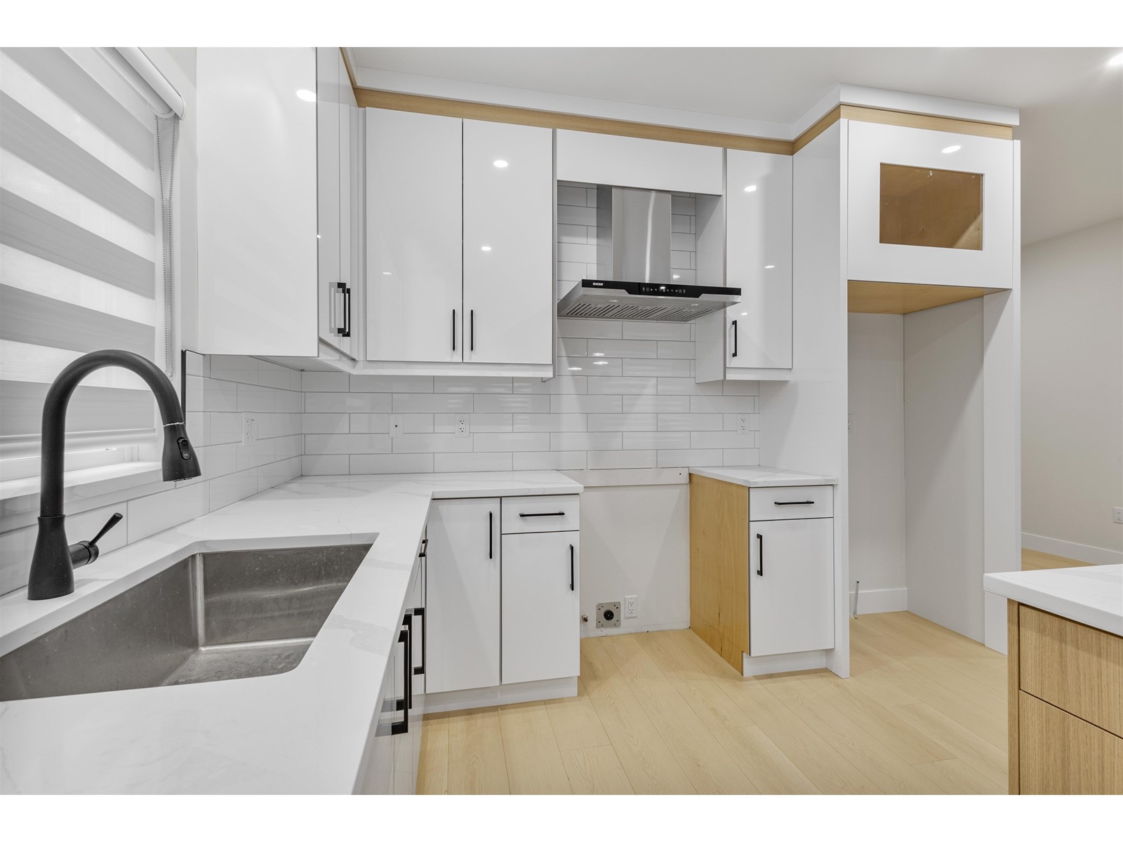 32504 Higginbottom Court, Mission, British Columbia  V2V 2T7 - Photo 9 - R2989798