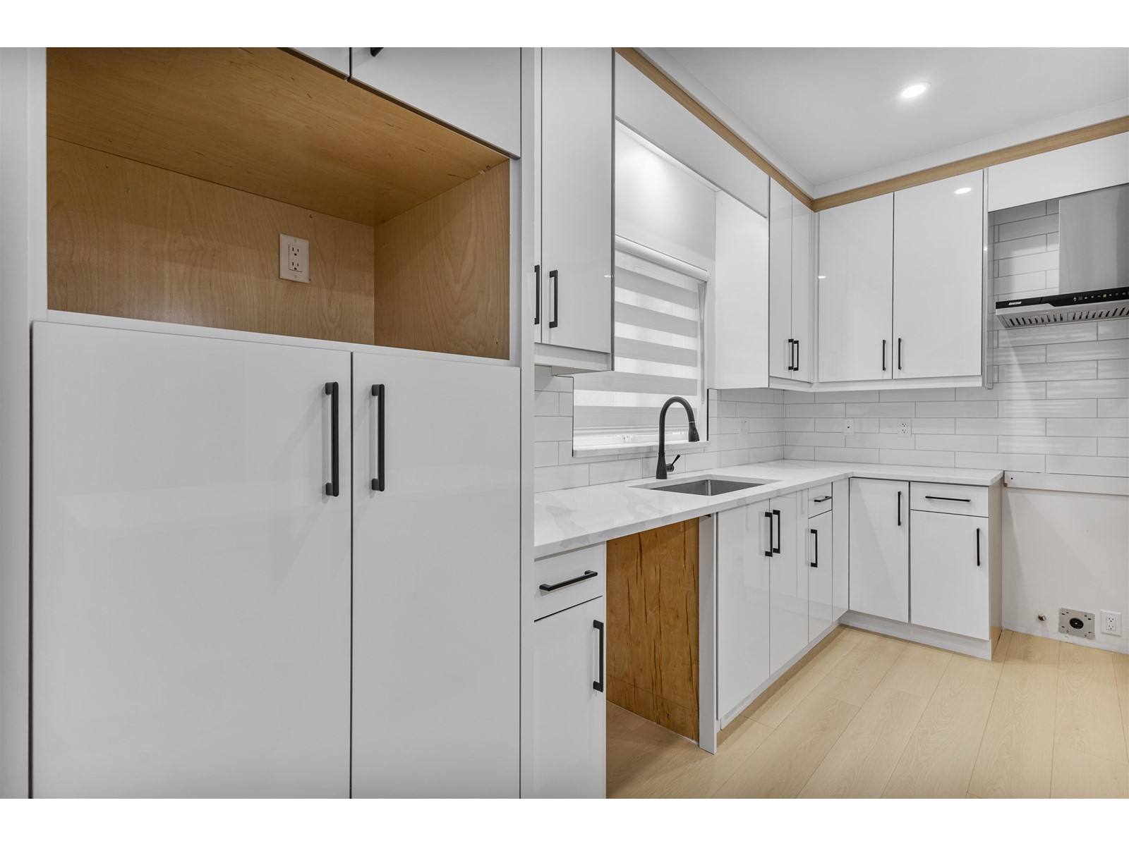 32504 Higginbottom Court, Mission, British Columbia  V2V 2T7 - Photo 8 - R2989798