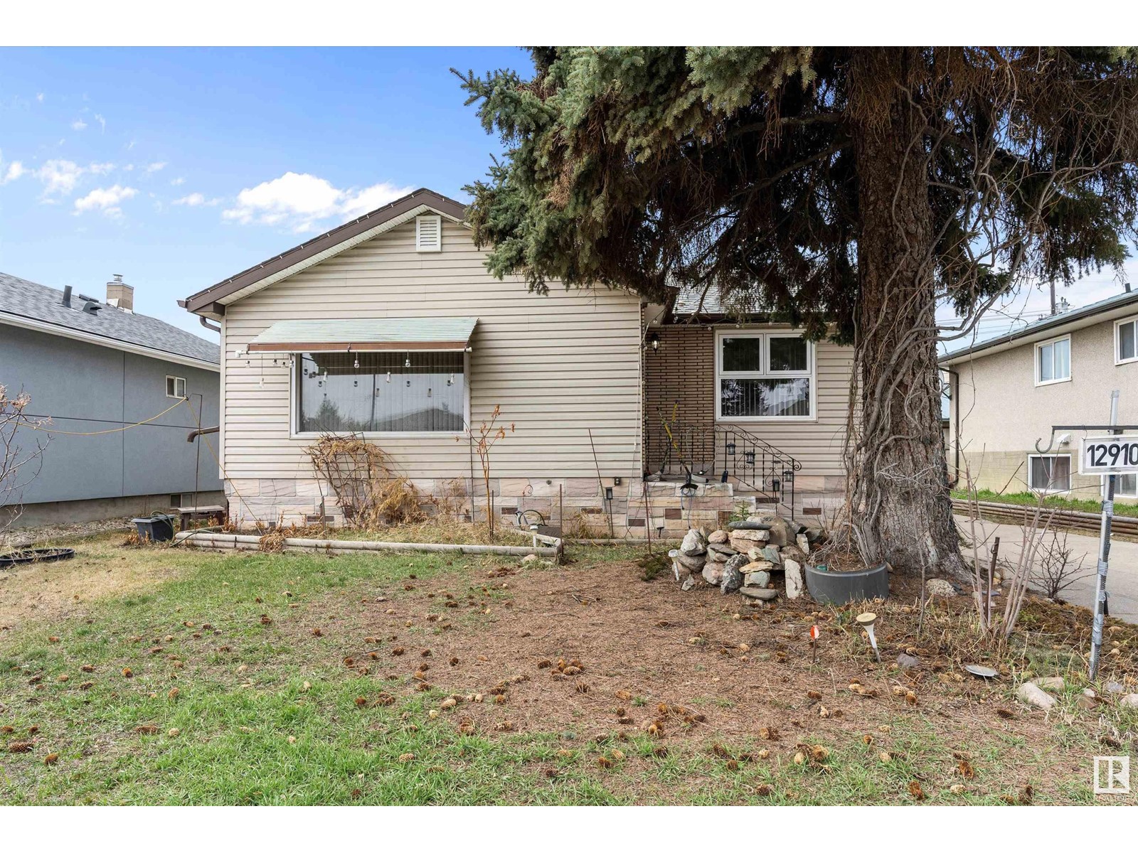 Property at 12910 96 ST NW image 2