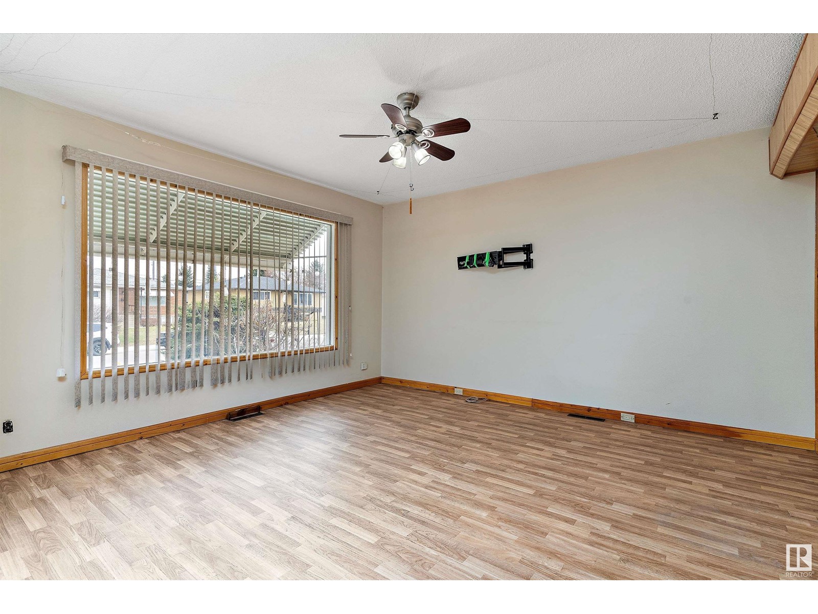 Property at 12910 96 ST NW image 3