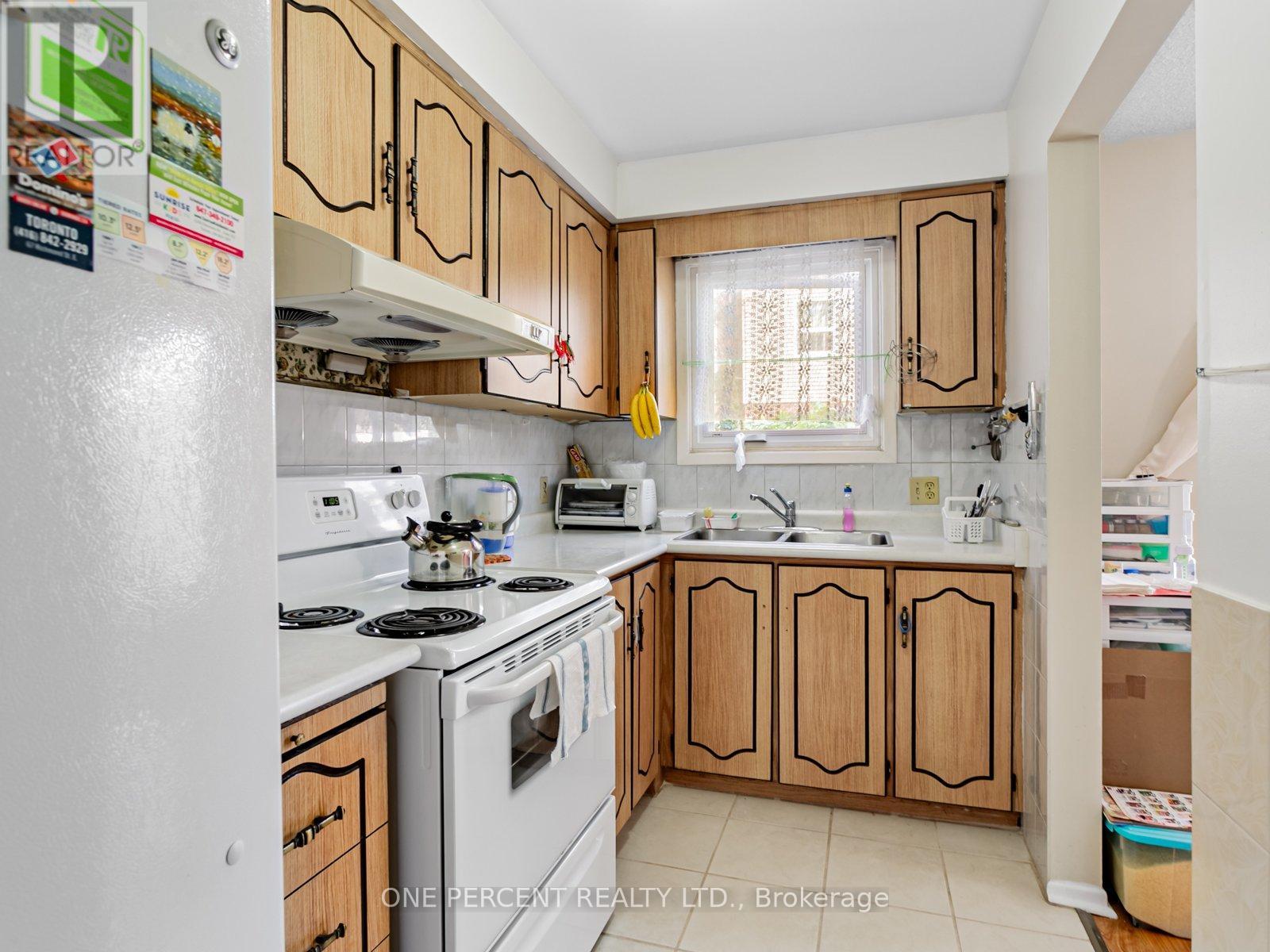 45 West Burton Court, Toronto, Ontario  M1S 4P7 - Photo 8 - E12083440