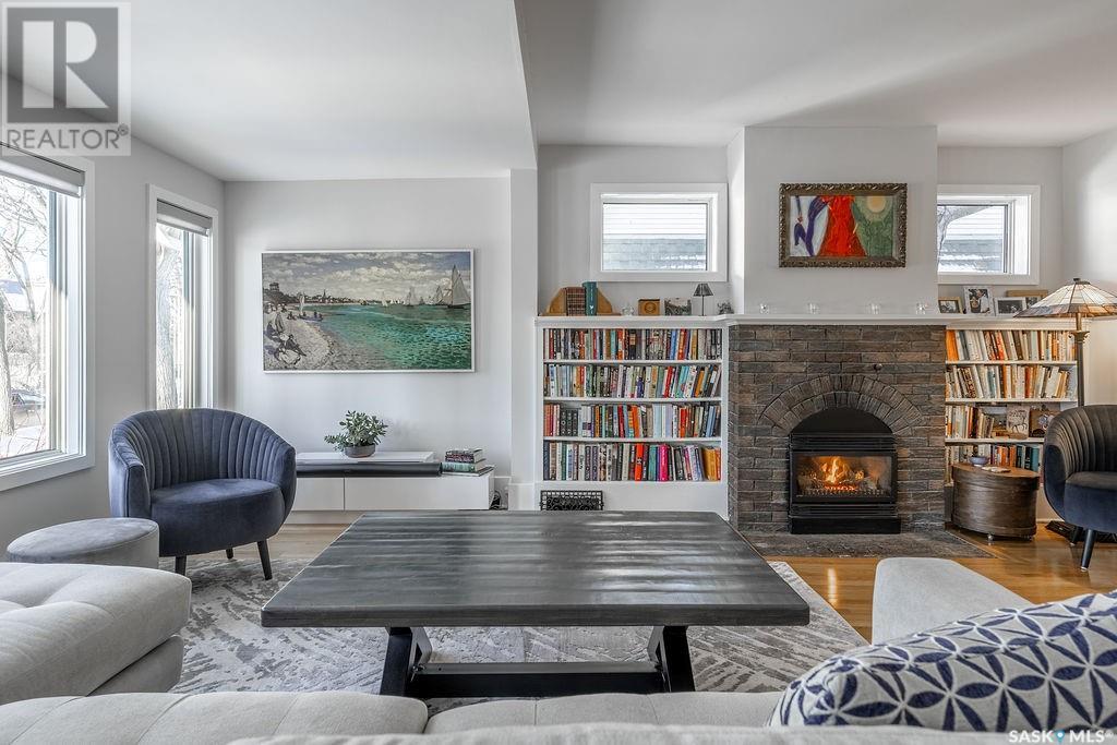 Property at 814 University DRIVE image 4
